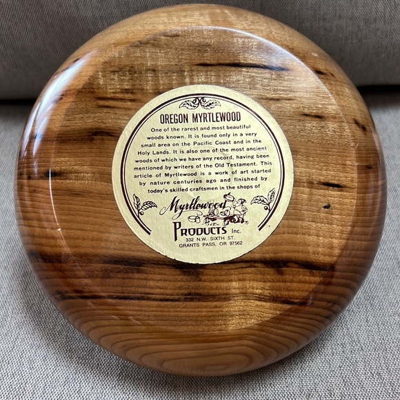 Vintage  Myrtlewood Candy/Nut dish with center handle - Picture 7 of 8